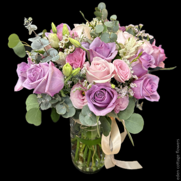 Roses In vase FAV18